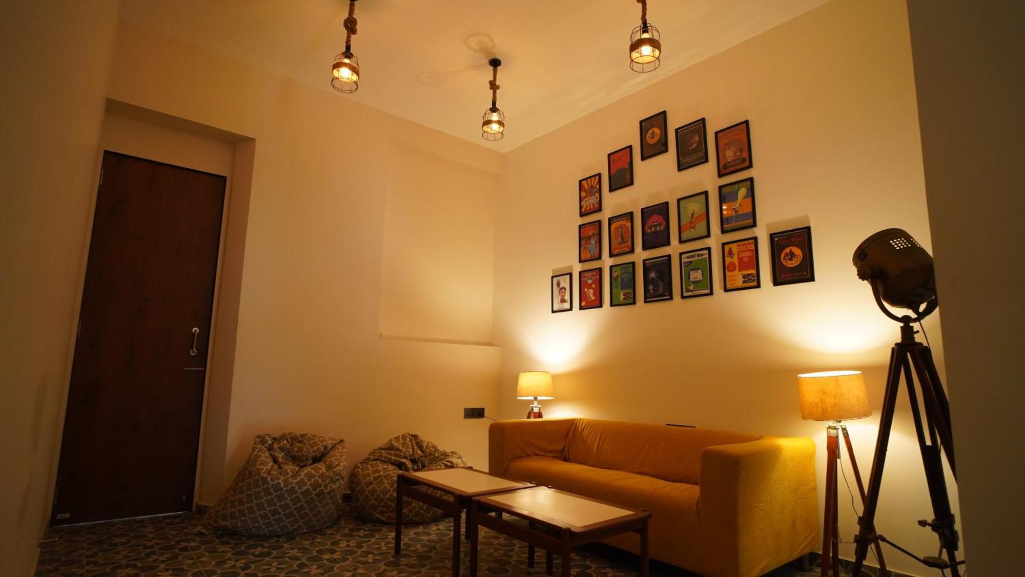 The Colaba Pod Hostel มุมไบ ภายนอก รูปภาพ